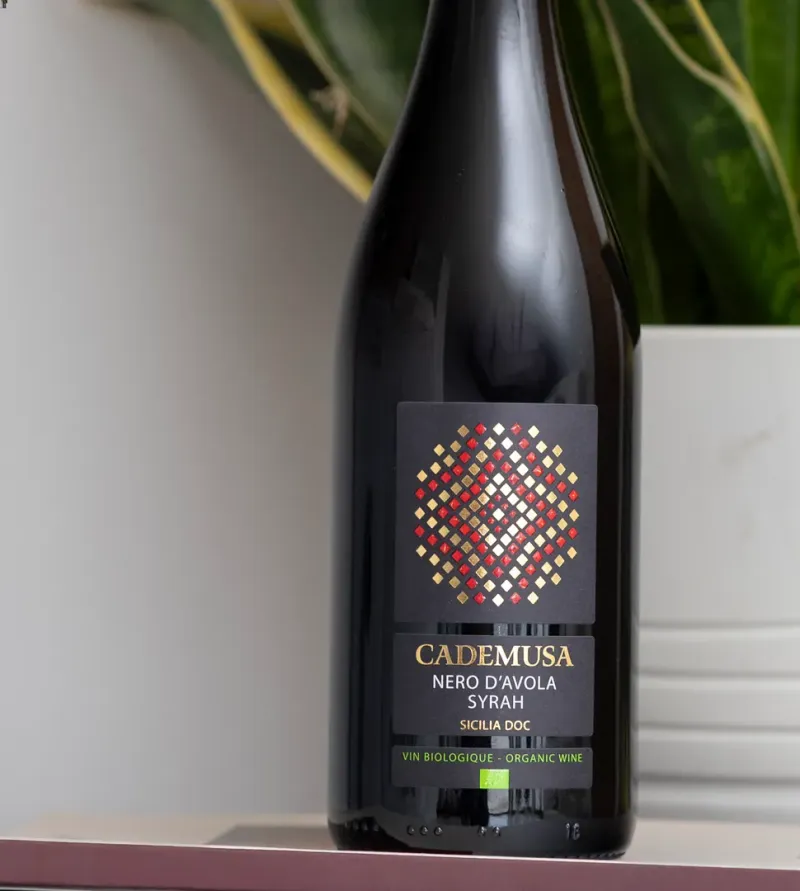 Etikett von Cademusa Nero d'Avola Syrah Bio