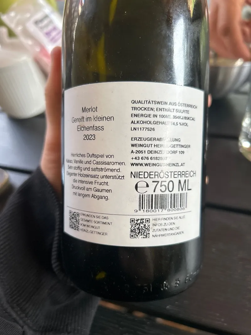 Etikett von Merlot gereift im kleinen Eichenfass